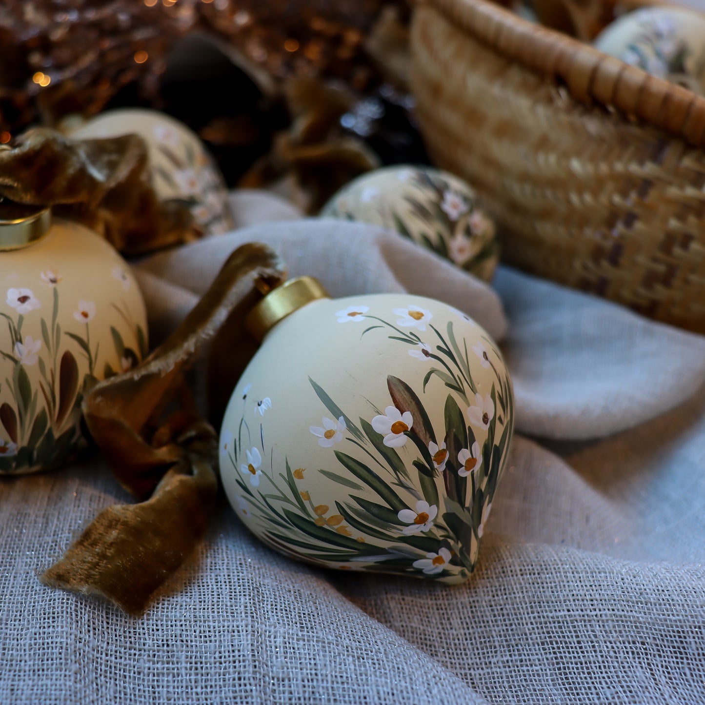 Chamomile in Neutral Retro Shaped Ceramic Ornament