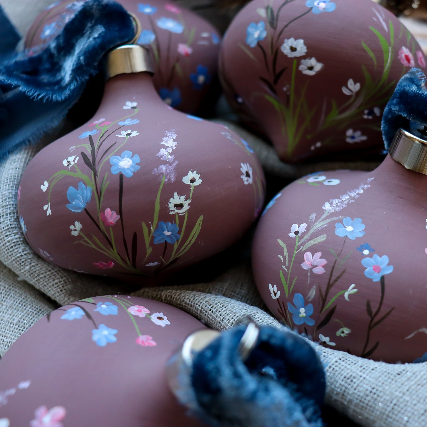Wildflowers in Mauve Retro Shaped Ceramic Ornament