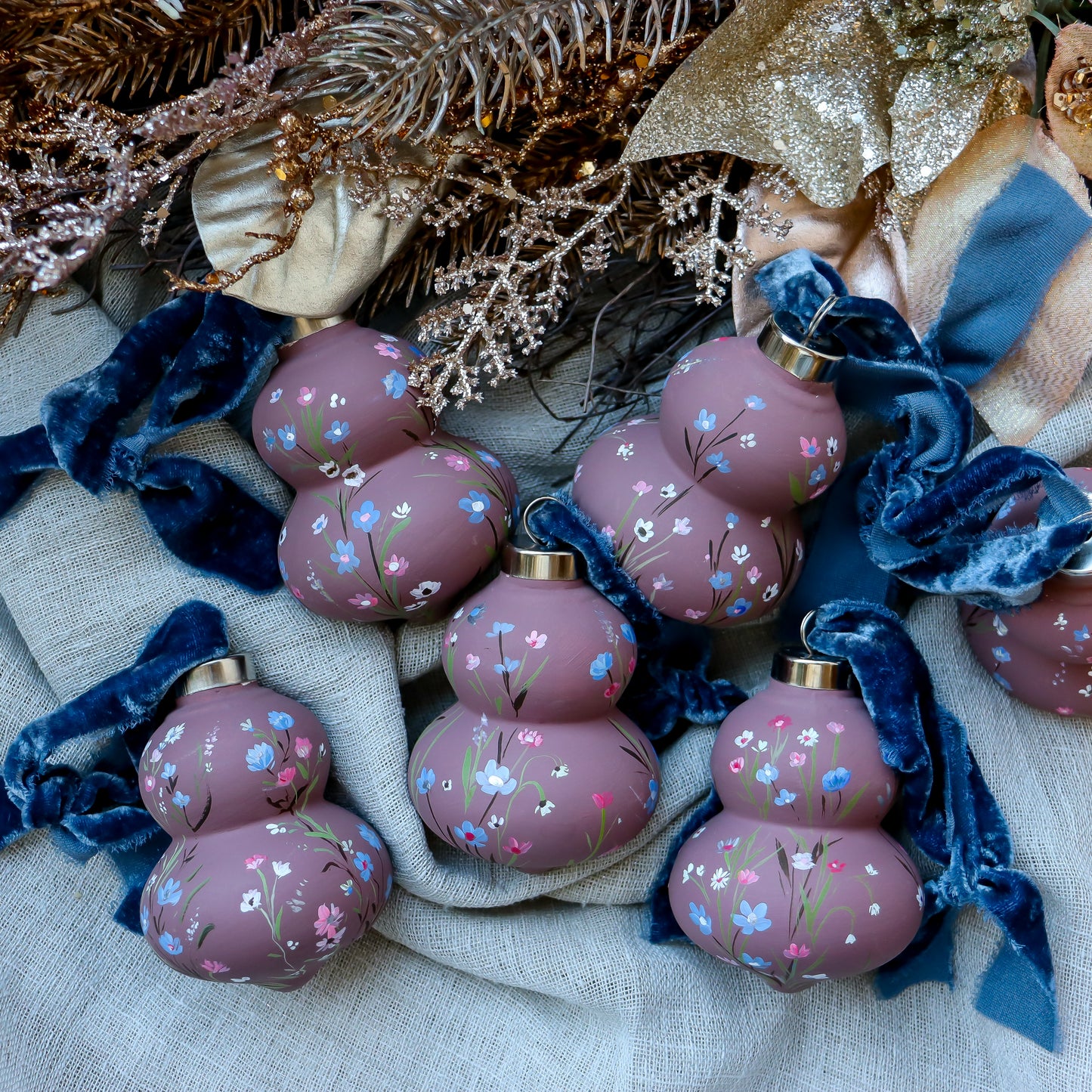 Wildflowers in Mauve Finial Shaped Ceramic Ornament