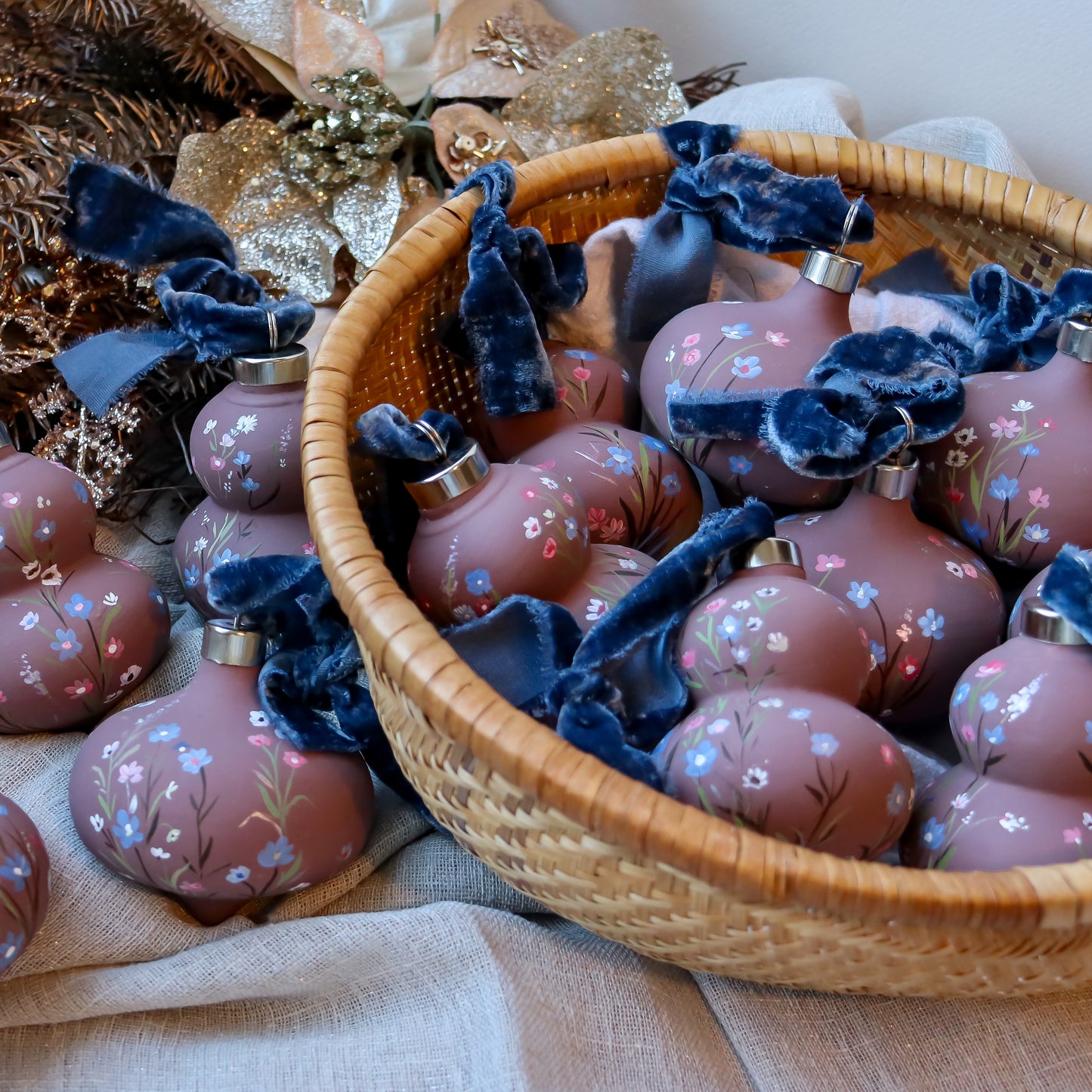 Wildflowers in Mauve Finial Shaped Ceramic Ornament
