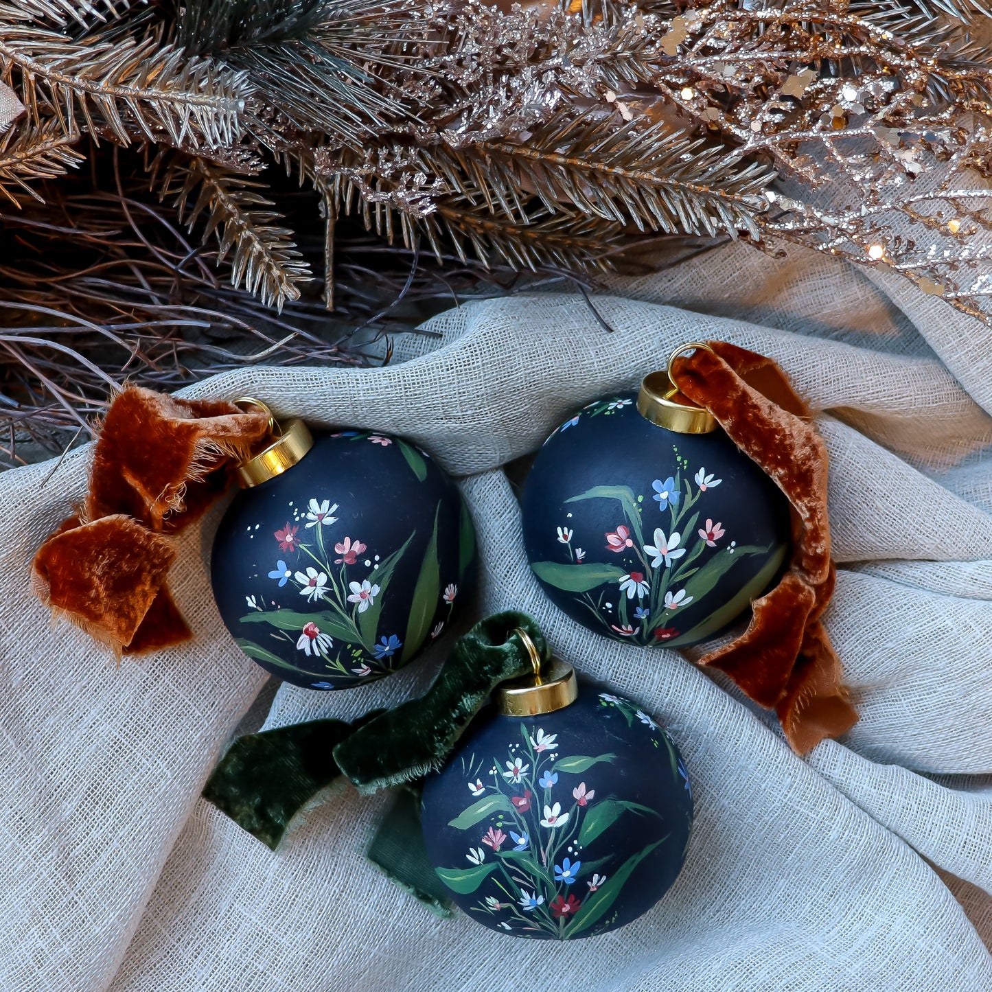 Wildflowers in Dark Navy Round Shaped Ceramic Ornament