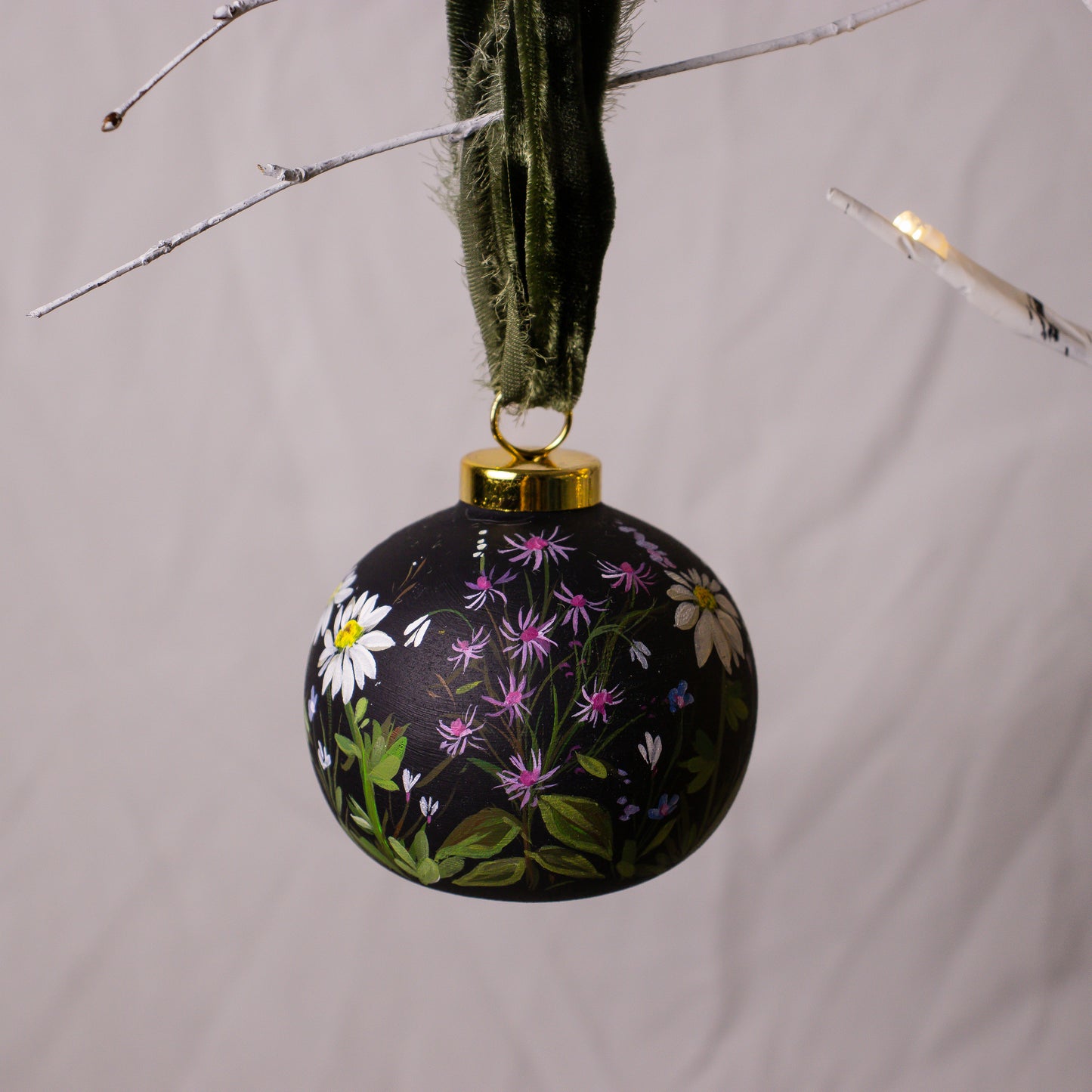 Daisies in Dark Navy Round Shaped Ceramic Ornament