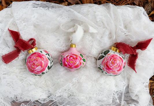 Rose Garden 2022 Round Ornament