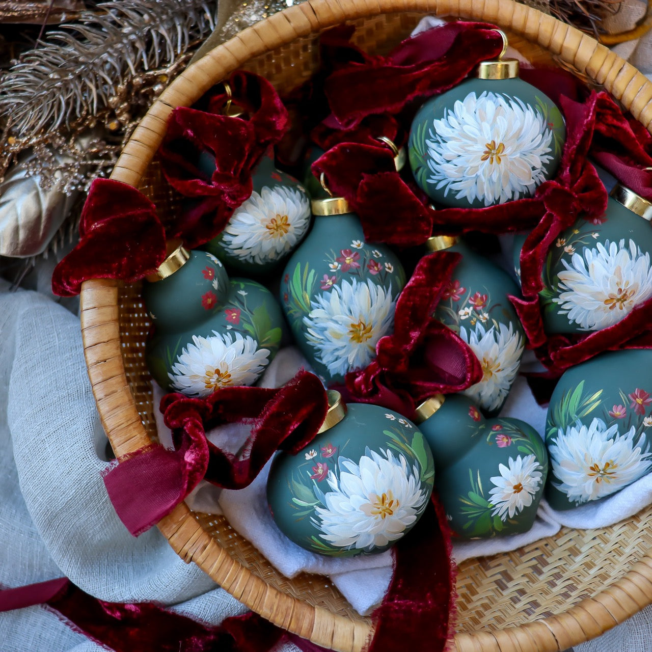 Dahlias in Verte Round Shaped Ceramic Ornament