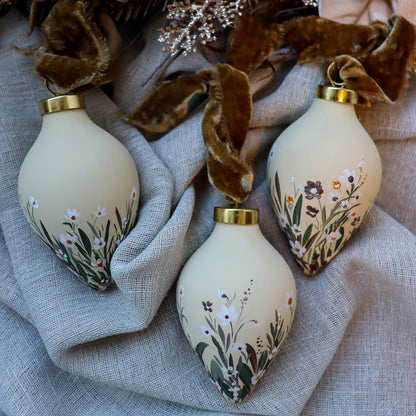 Chamomile in Neutral Icicle Shaped Ceramic Ornament