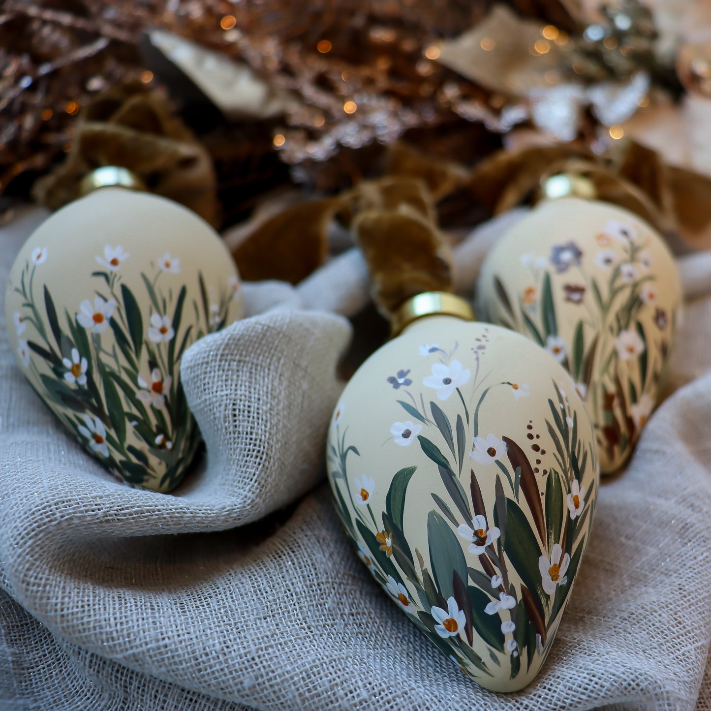 Chamomile in Neutral Icicle Shaped Ceramic Ornament