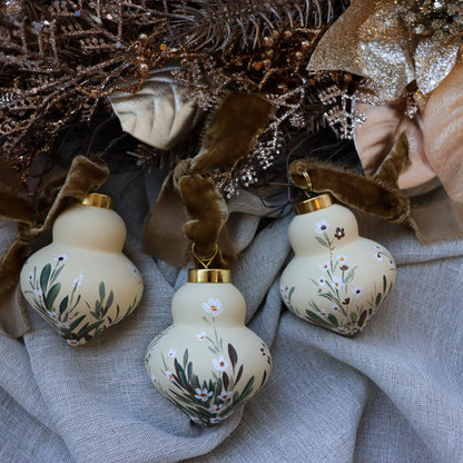 Chamomile in Neutral Finial Shaped Ceramic Ornament