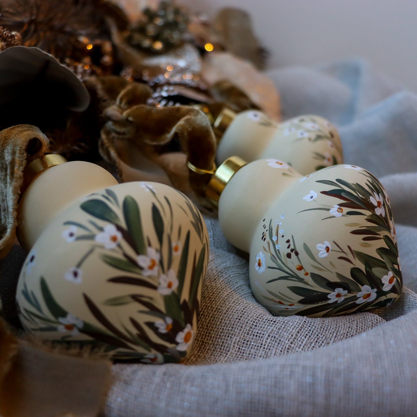 Chamomile in Neutral Finial Shaped Ceramic Ornament