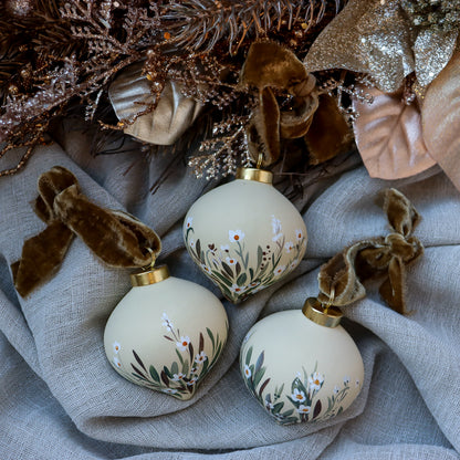 Chamomile in Neutral Retro Shaped Ceramic Ornament