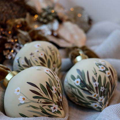 Chamomile in Neutral Retro Shaped Ceramic Ornament