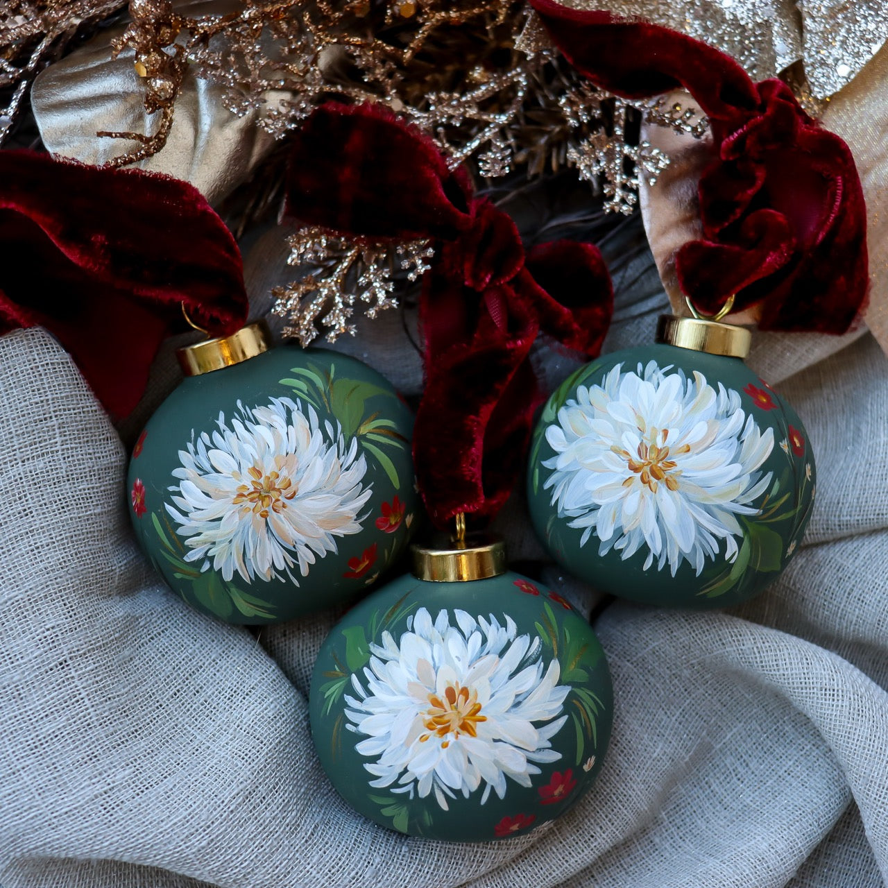 Dahlias in Verte Round Shaped Ceramic Ornament