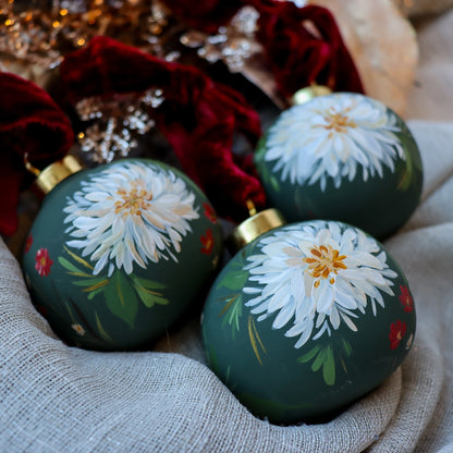 Dahlias in Verte Round Shaped Ceramic Ornament