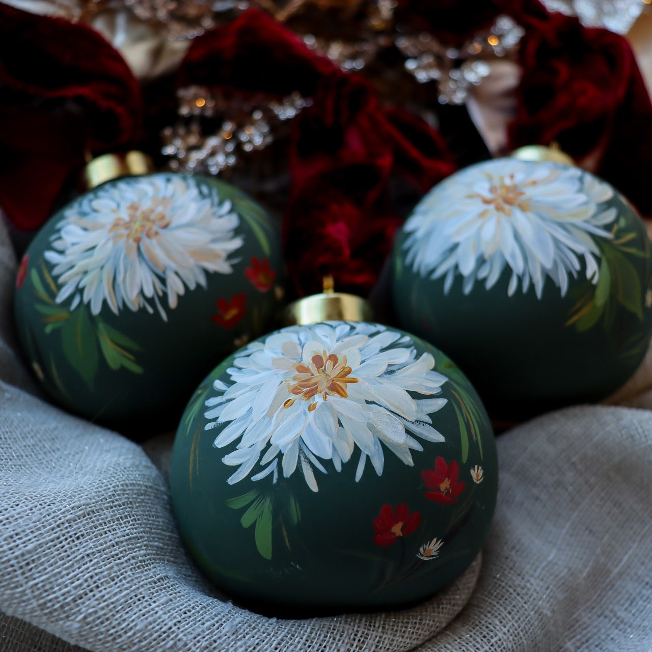 Dahlias in Verte Round Shaped Ceramic Ornament