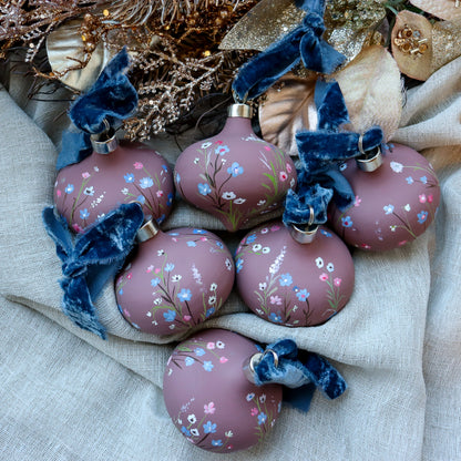 Wildflowers in Mauve Retro Shaped Ceramic Ornament