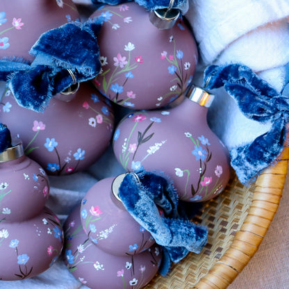 Wildflowers in Mauve Retro Shaped Ceramic Ornament