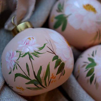 Peonies in Blush Round shaped Ceramic Ornament