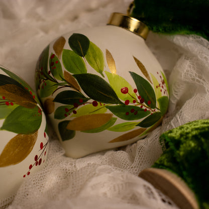 Festive Botanicals Retro shaped Ceramic Ornament