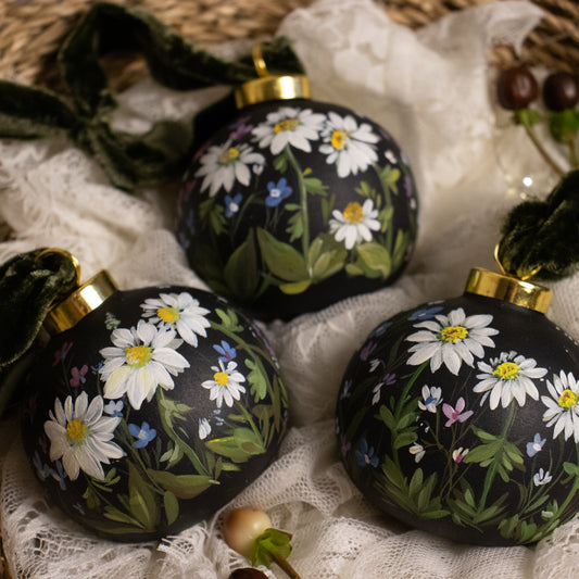 Daisies in Dark Navy Round Shaped Ceramic Ornament