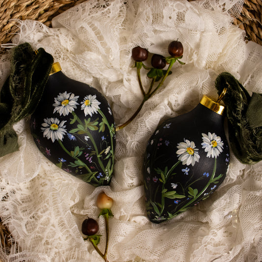 Daisies in Dark Navy Icicle Shaped Ceramic Ornament