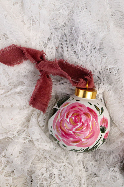 Rose Garden 2022 Round Ornament